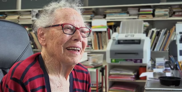 99岁匈牙利艺术家用计算机生成的NFT以120万美元售出插图 99岁匈牙利艺术家用计算机生成的NFT以120万美元售出